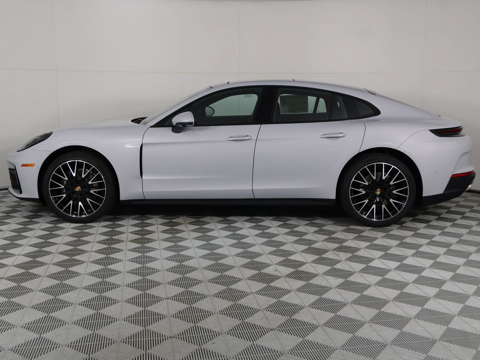 New 2026 Porsche Panamera RWD image 2