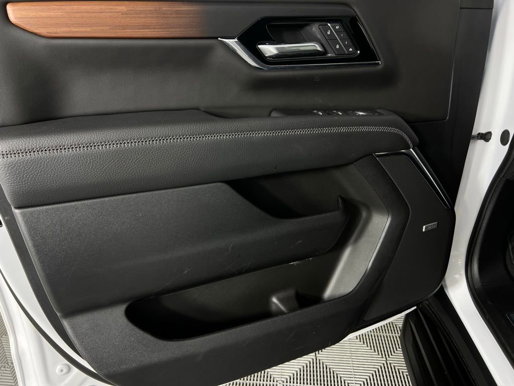 Used 2025 GMC Yukon XL Denali image 27