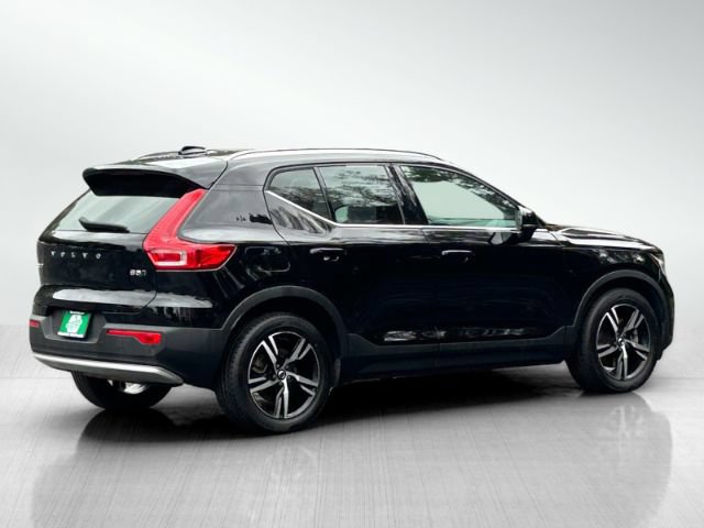Used 2023 Volvo XC40 B5 Plus AWD/4WD image 4
