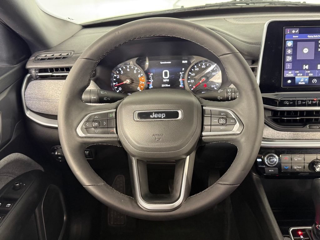 Used 2025 Jeep Compass Latitude AWD/4WD image 15