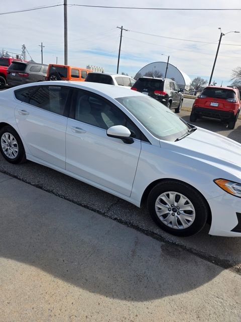 Used 2019 Ford Fusion S image 3
