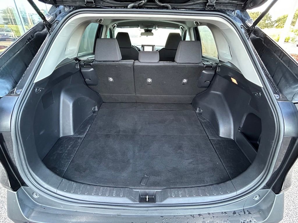 Used 2021 Toyota RAV4 LE image 43