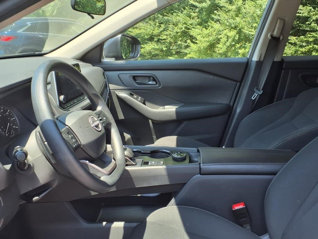 Used 2025 Nissan Rogue S image 12