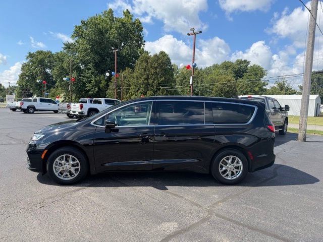 Used 2024 Chrysler Pacifica Touring-L FWD image 13