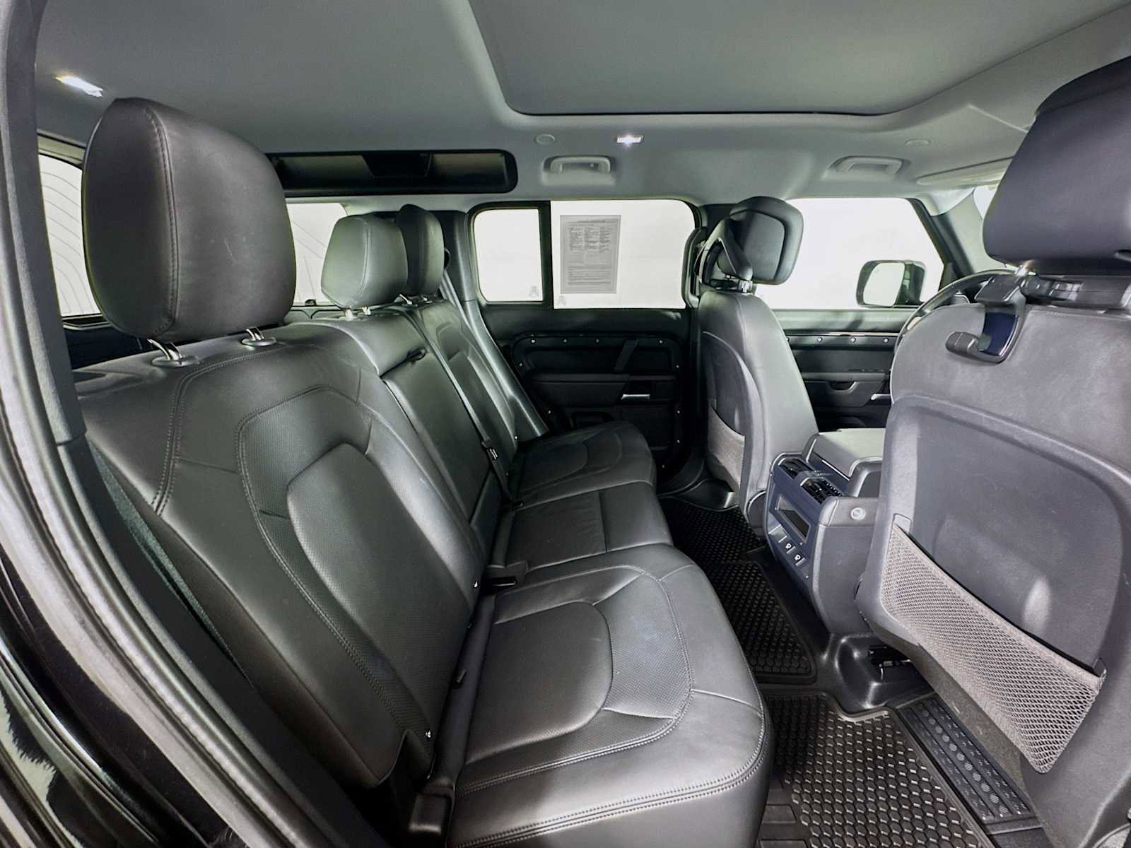 Used 2025 Land Rover Defender 110 S image 29