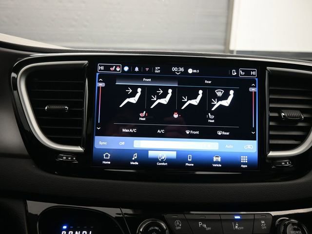 Used 2025 Chrysler Pacifica Select image 20