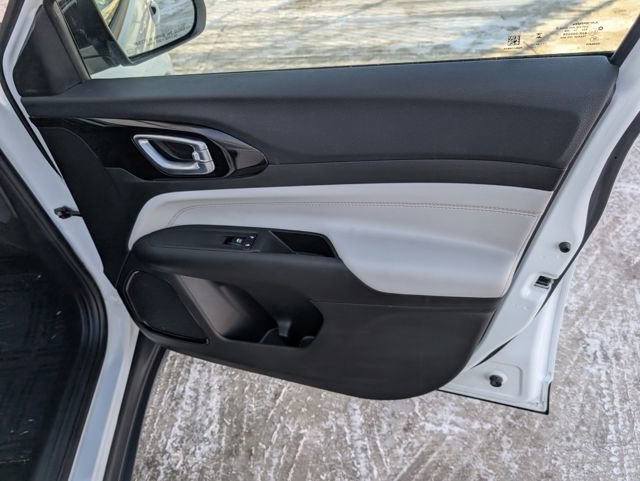 Used 2024 Jeep Compass Limited image 32