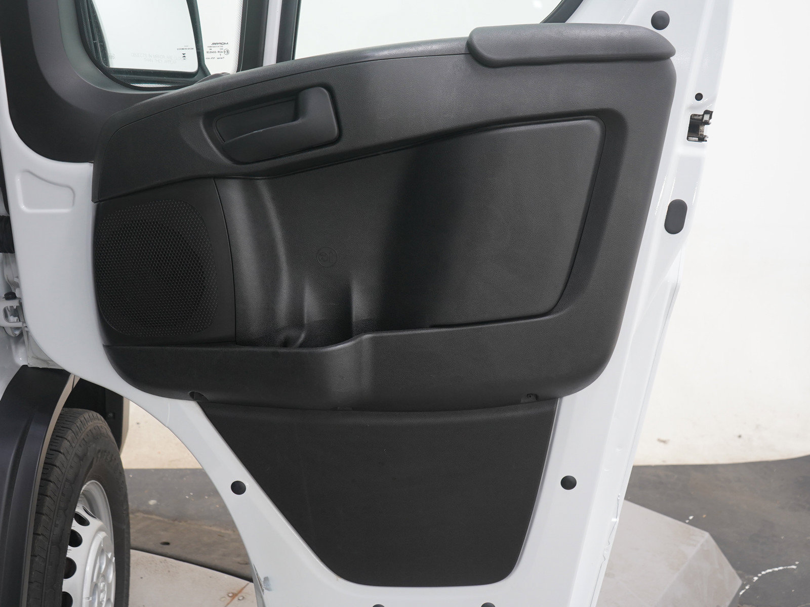 Used 2024 RAM ProMaster 2500 w/ Convenience Group FWD image 12