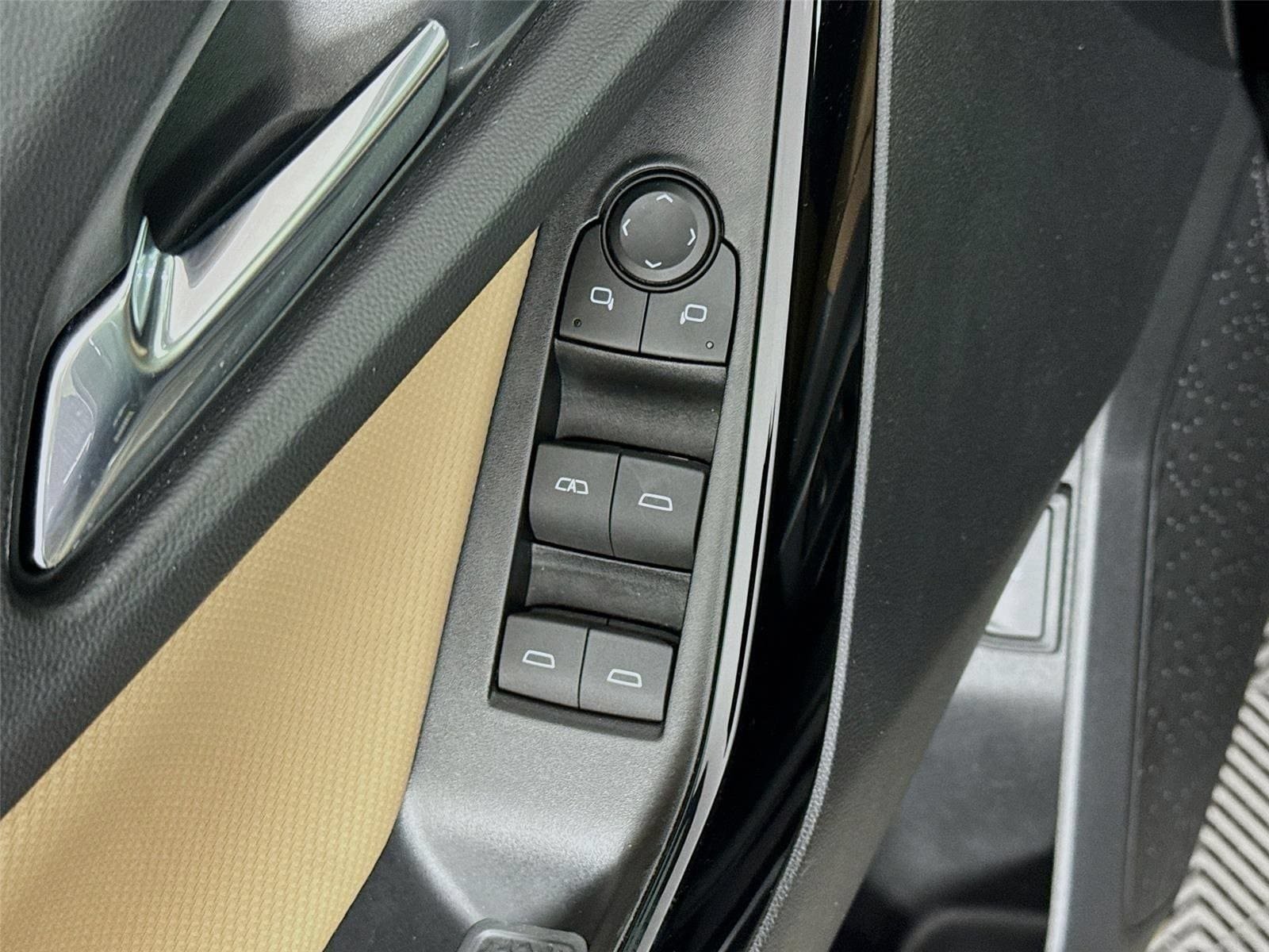 Certified 2025 Chevrolet Equinox ACTIV w/ Safety and Technology Package AWD/4WD image 20