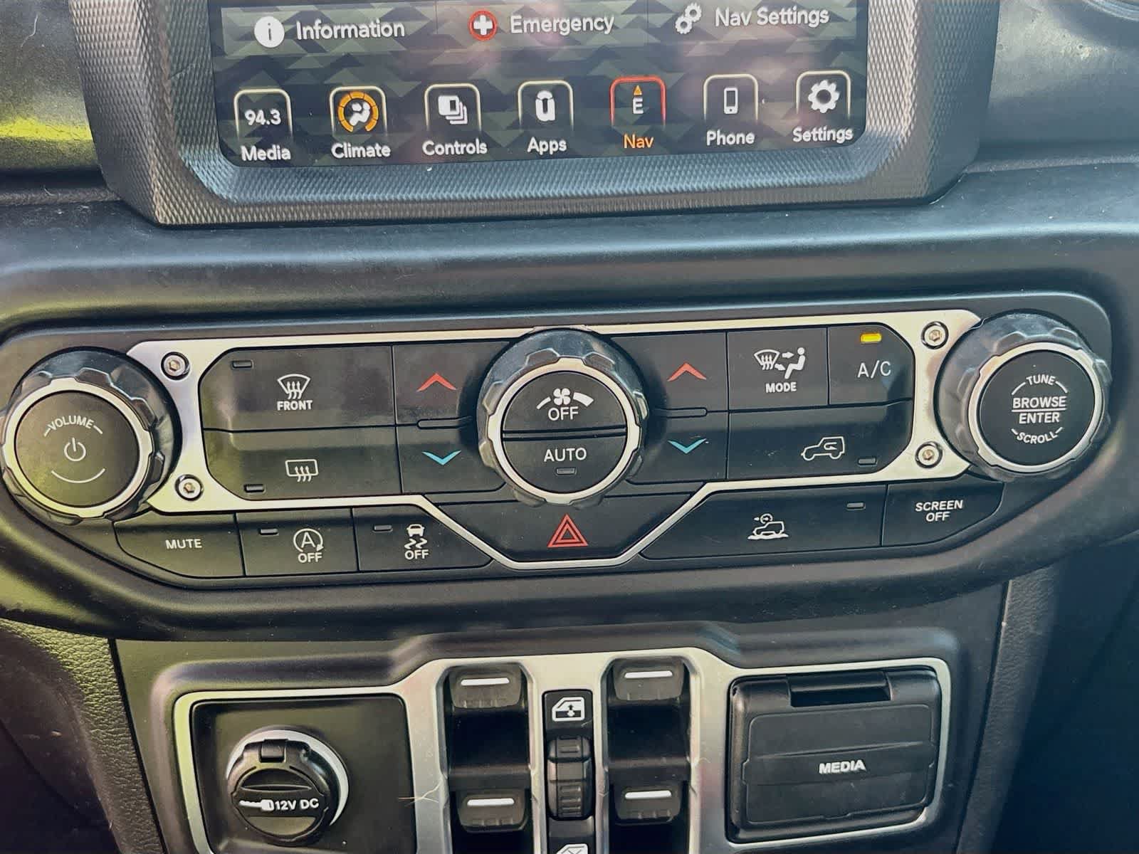 Used 2021 Jeep Wrangler Unlimited Sahara AWD/4WD image 16