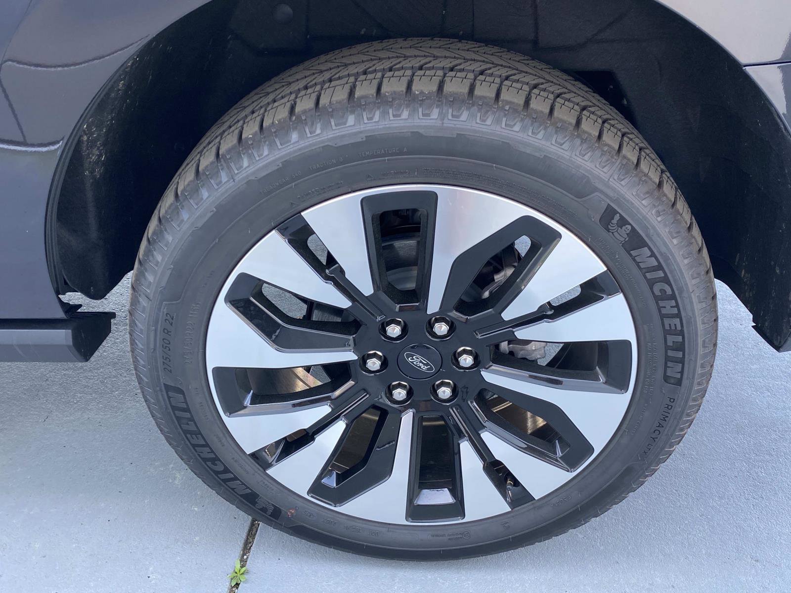 New 2026 Ford Expedition Platinum image 8