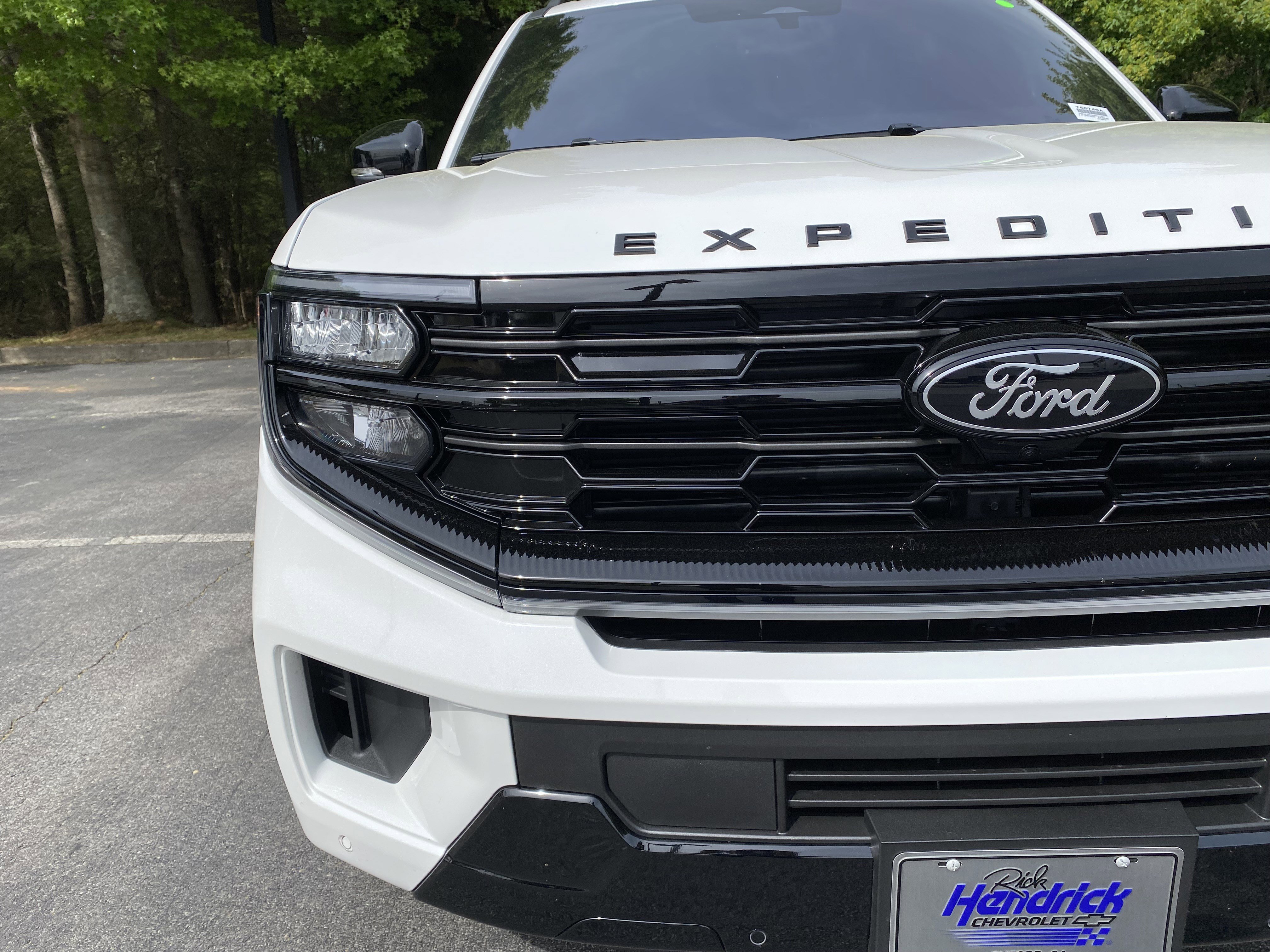 Used 2025 Ford Expedition Max Platinum w/ Stealth Performance Package AWD/4WD image 14