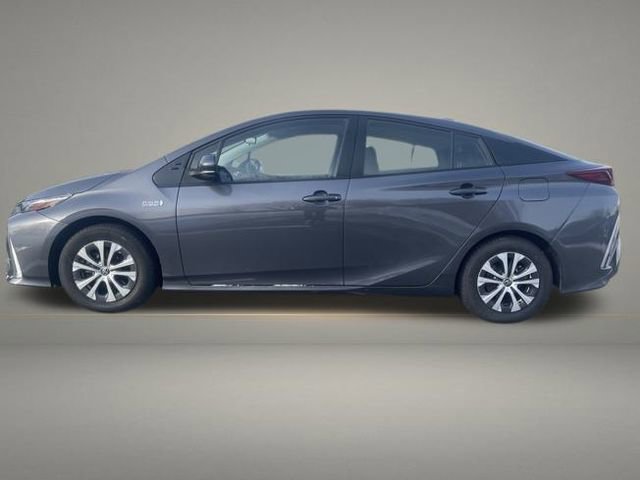 Used 2022 Toyota Prius Prime LE image 2