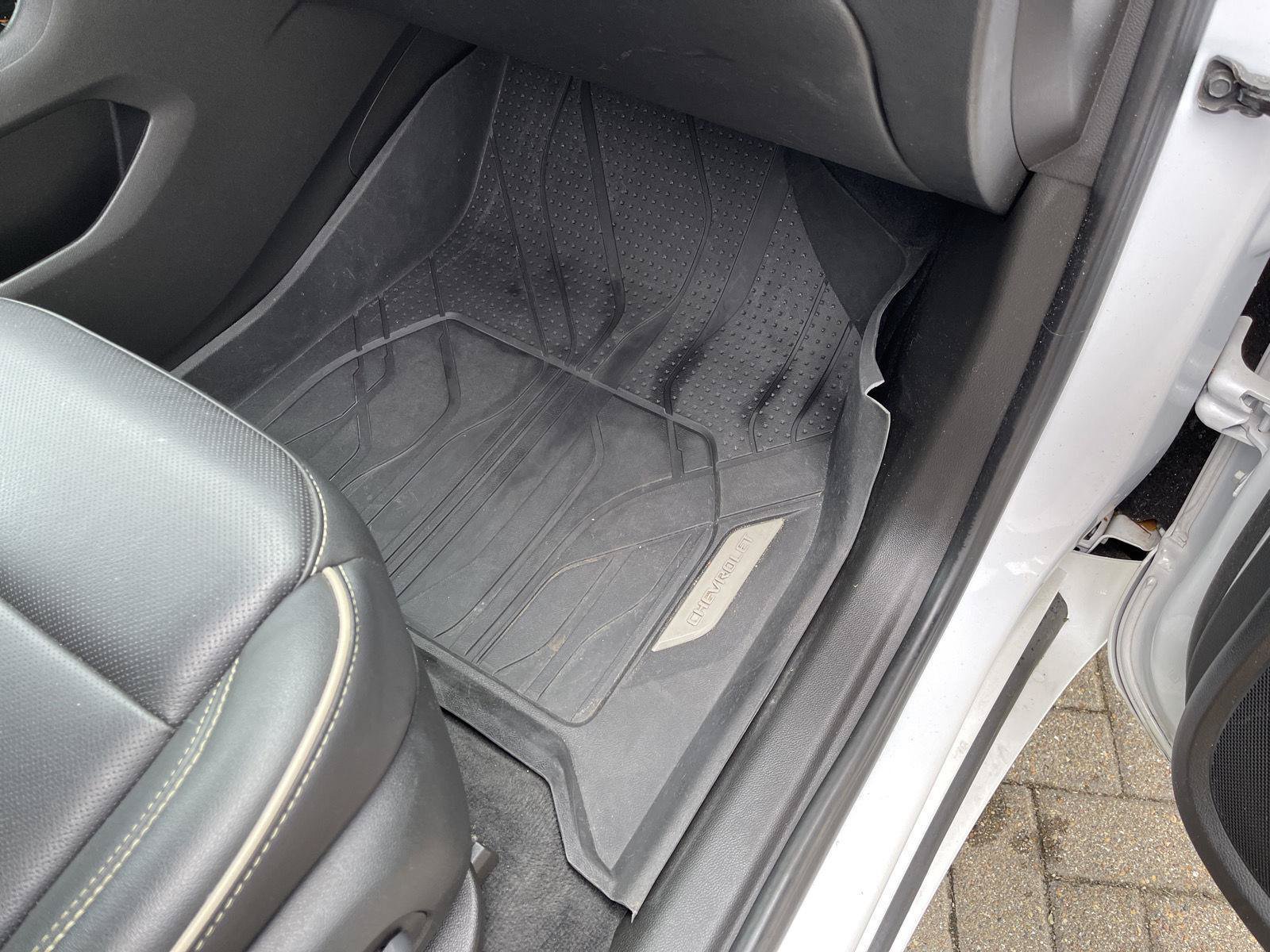 Used 2023 Chevrolet Traverse Premier w/ LPO, Floor Liner Package AWD/4WD image 42