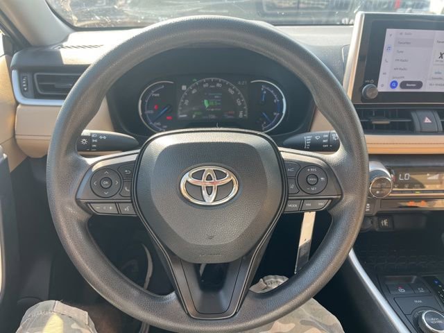 Used 2024 Toyota RAV4 LE image 11