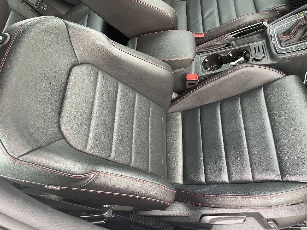 Used 2019 Volkswagen Golf 4-Door FWD image 14