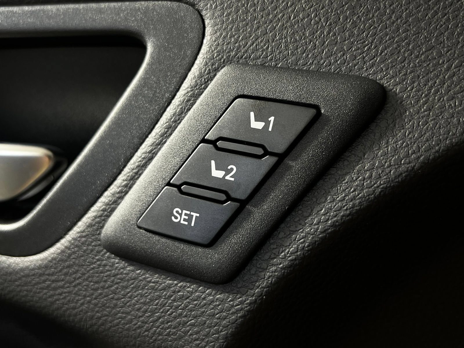 Used 2026 Toyota Sienna Limited FWD image 15