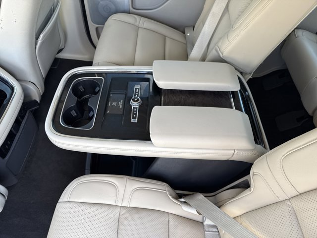 Used 2019 Lincoln Navigator Reserve image 16
