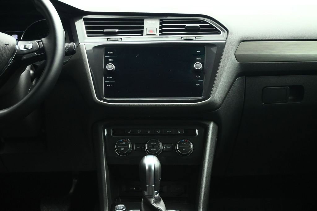 Used 2018 Volkswagen Tiguan SE w/ Panoramic Sunroof Package AWD/4WD image 37