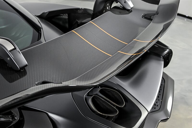 Used 2019 McLaren Senna RWD image 17
