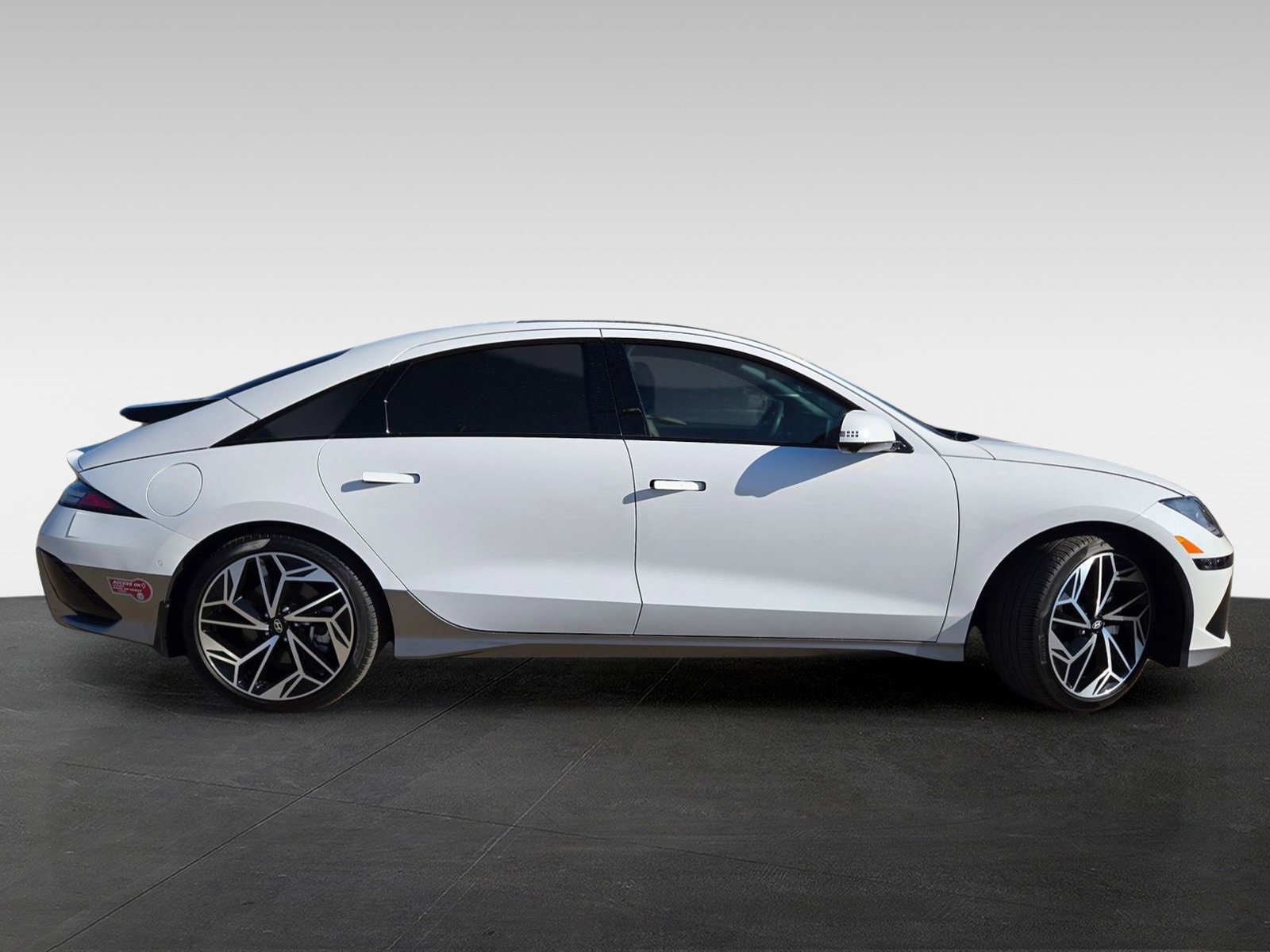 Used 2023 Hyundai Ioniq 6 Limited image 3