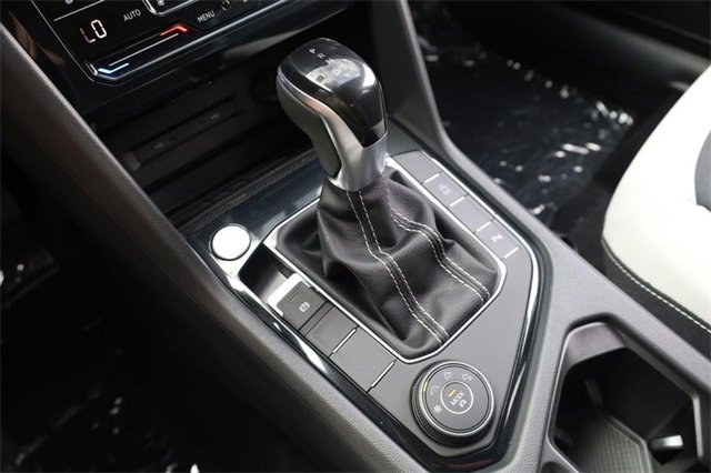 New 2025 Volkswagen Taos SE image 15