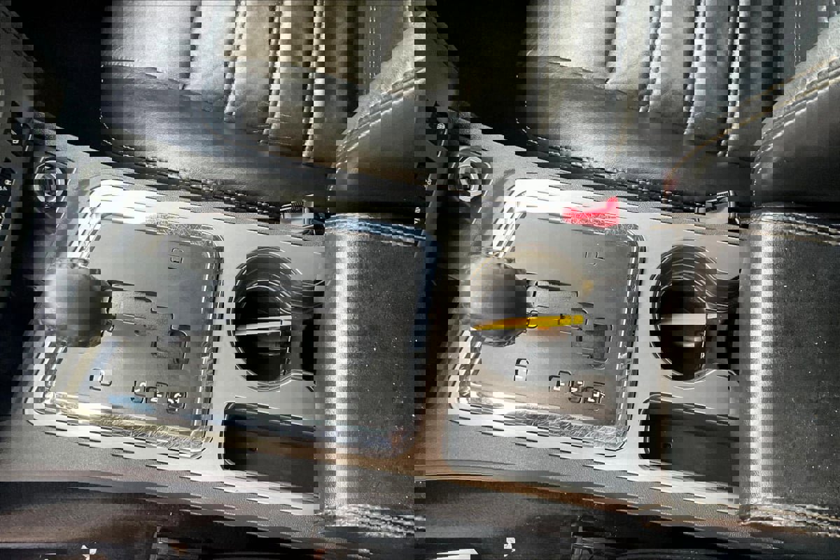 Used 2014 Dodge Challenger SXT RWD image 10