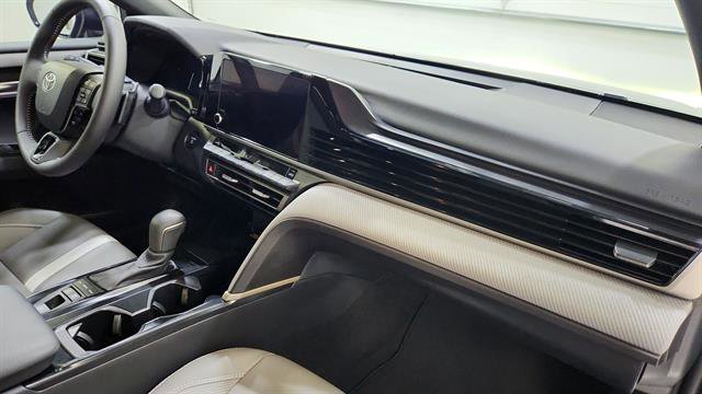 Used 2025 Toyota Camry SE w/ Convenience Package FWD image 23
