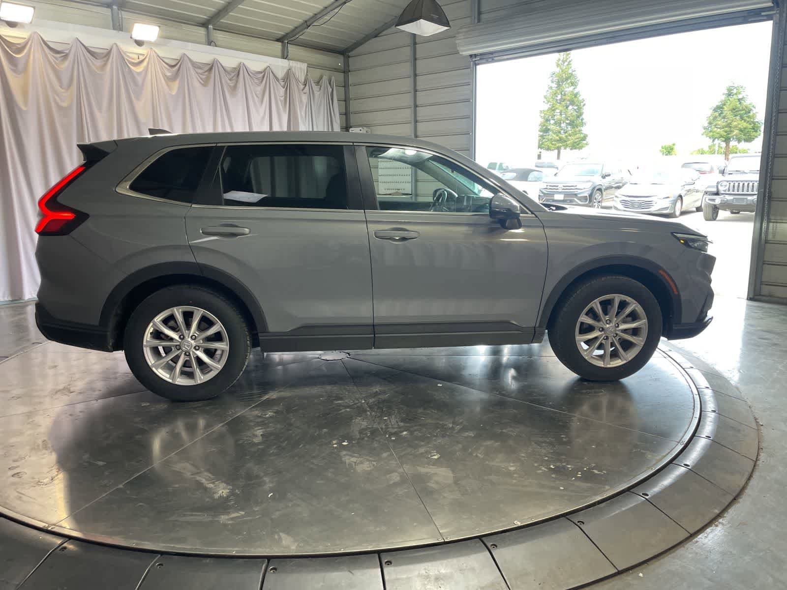 Used 2025 Honda CR-V EX image 3