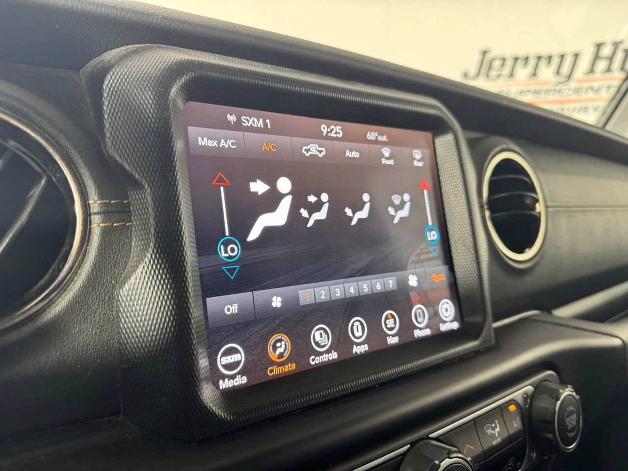 Used 2022 Jeep Gladiator Overland AWD/4WD image 15