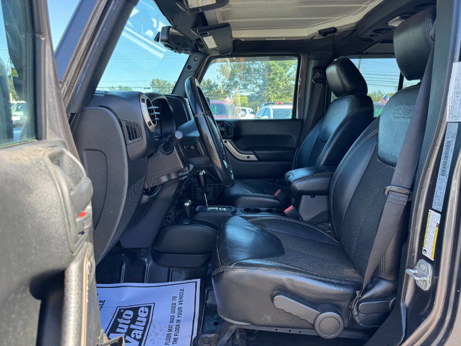 Used 2017 Jeep Wrangler Unlimited Sahara AWD/4WD image 15