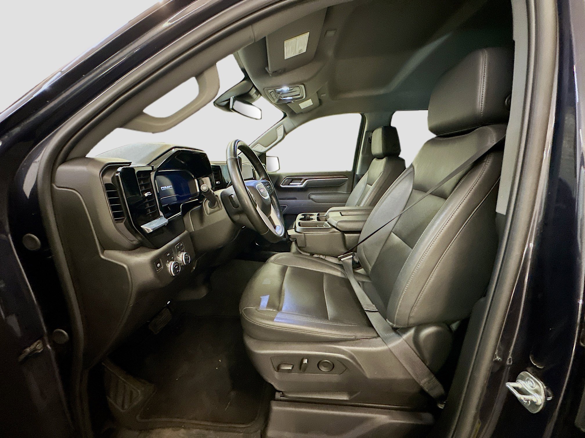 Used 2025 GMC Sierra 1500 SLT image 13