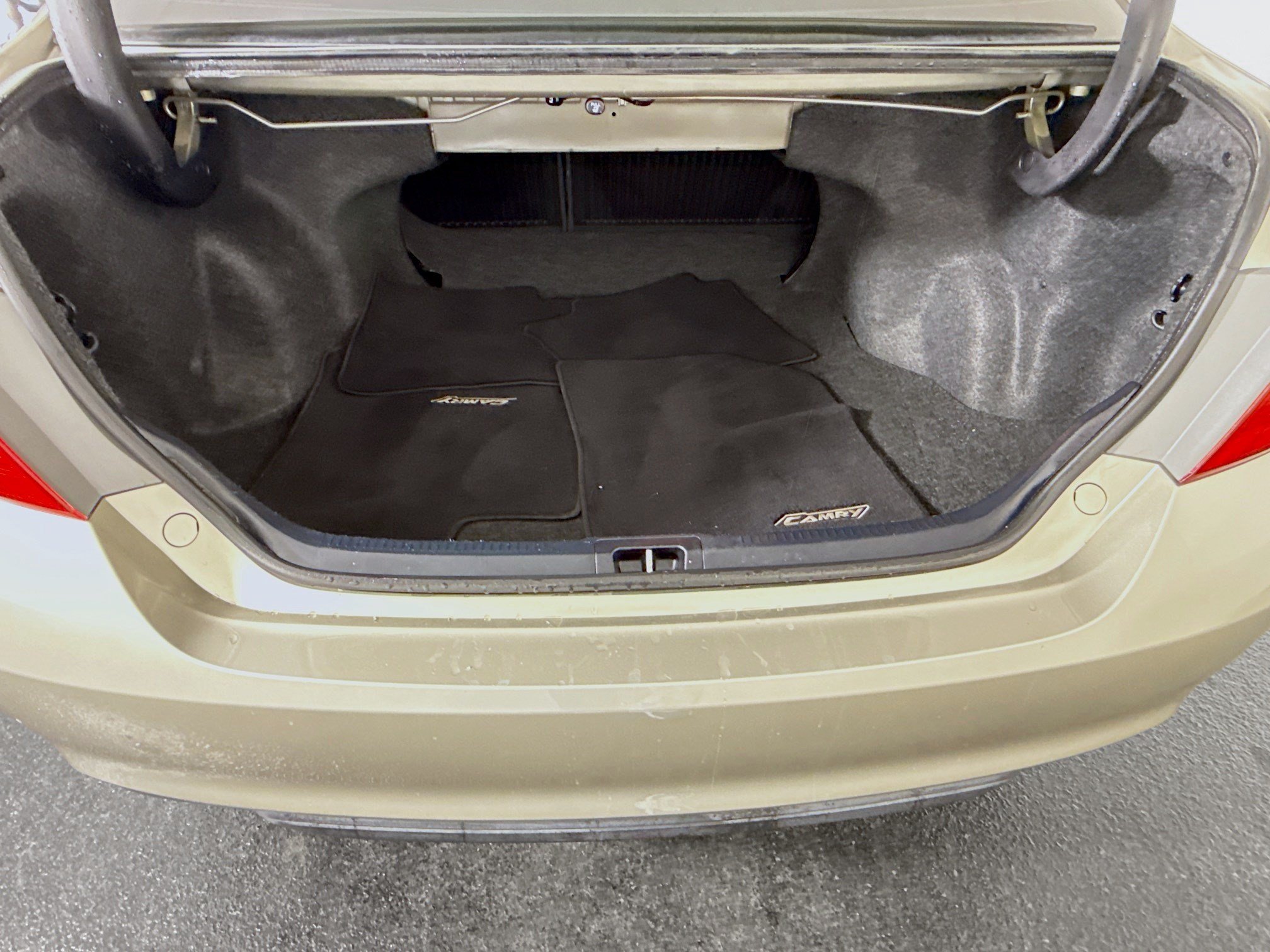Used 2017 Toyota Camry SE FWD image 34