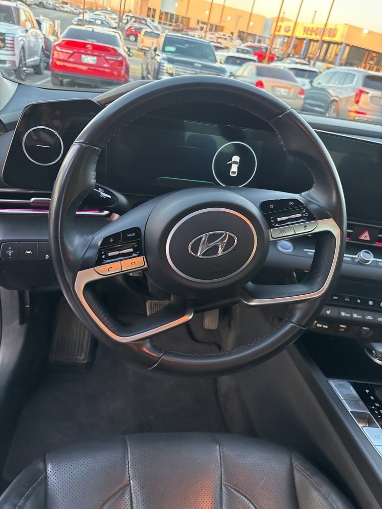 Certified 2023 Hyundai Elantra Limited w/ Preferred Accessory Package image 10