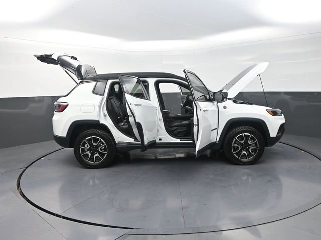 Used 2026 Jeep Compass Trailhawk AWD/4WD image 36