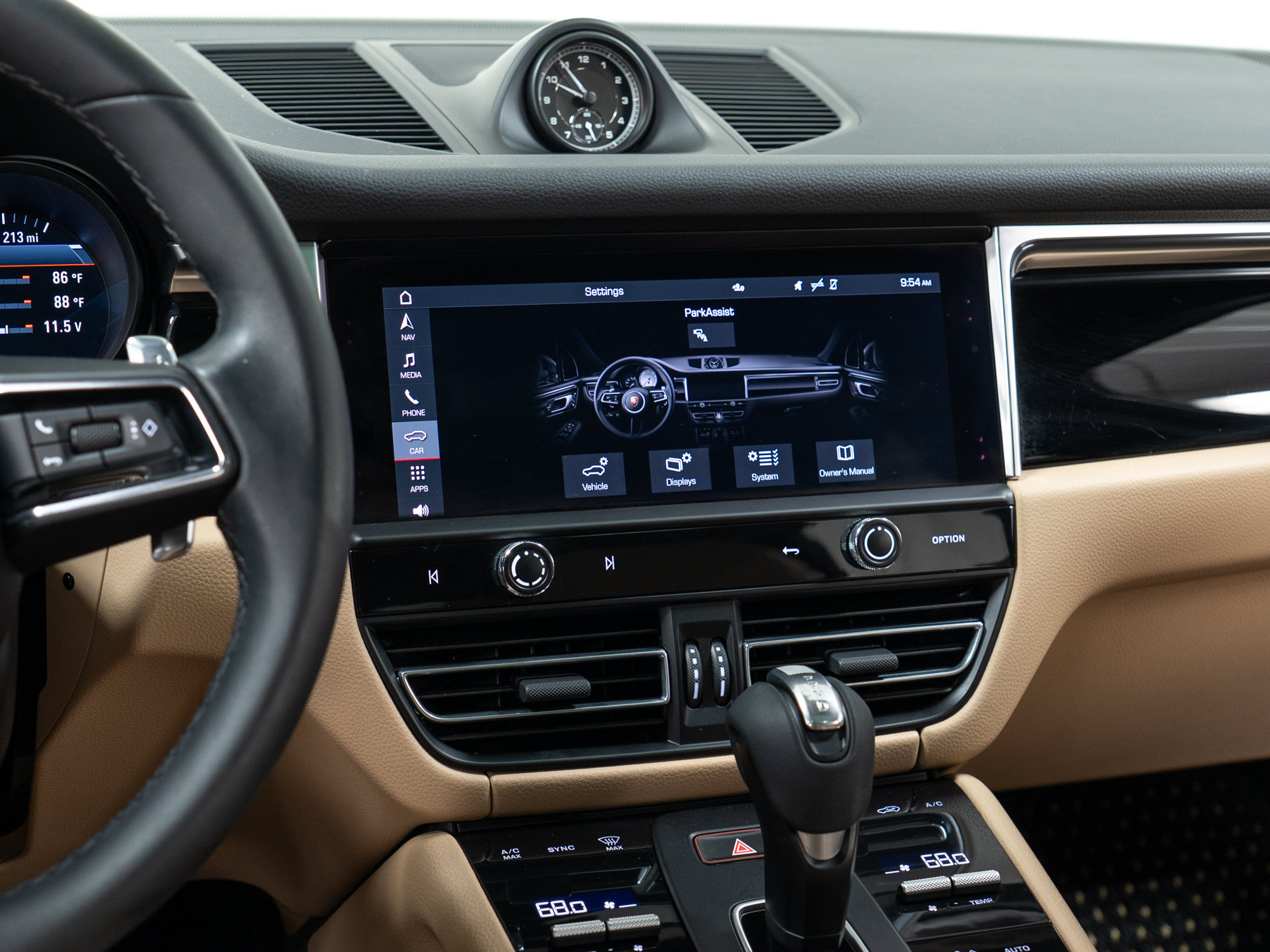 Certified 2022 Porsche Macan AWD/4WD image 22