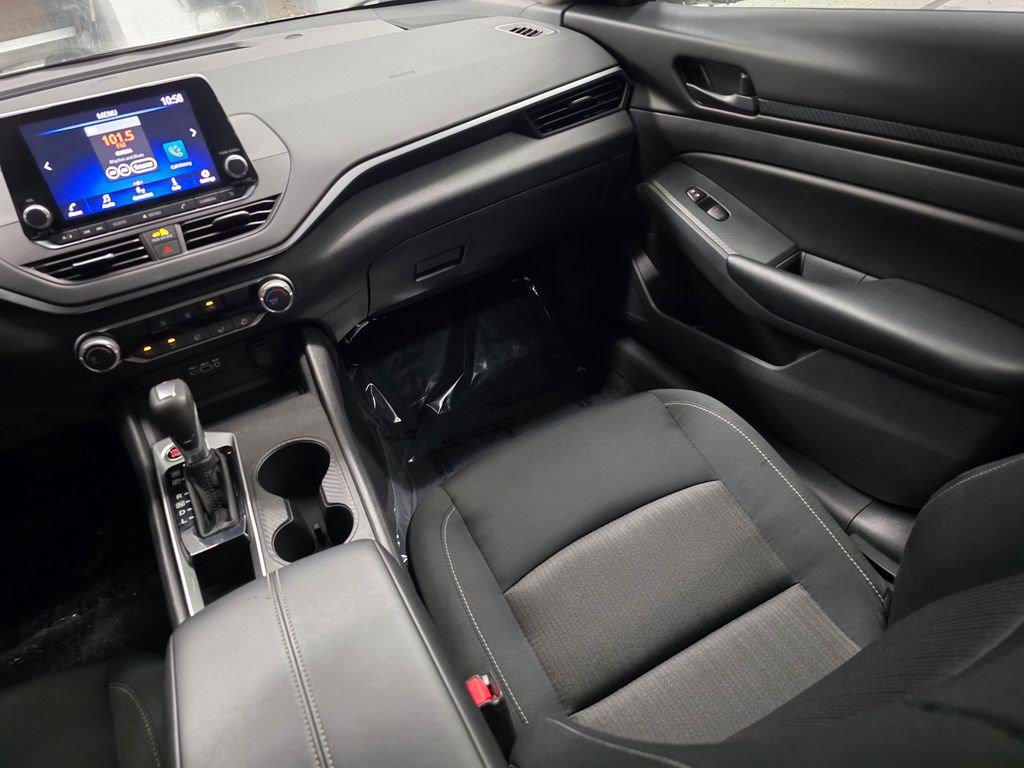 Used 2025 Nissan Altima 2.5 S FWD image 33