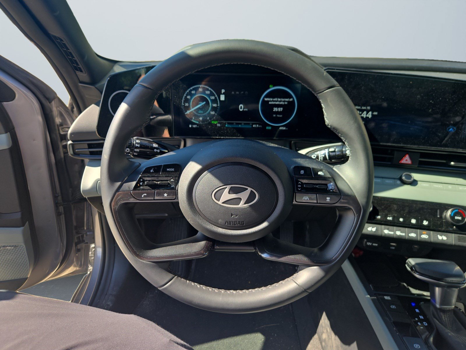 Certified 2025 Hyundai Elantra Limited FWD image 14