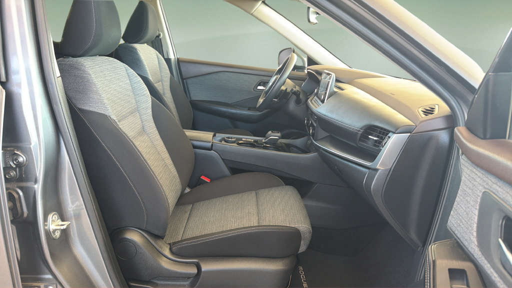Certified 2023 Nissan Rogue SV AWD/4WD image 19