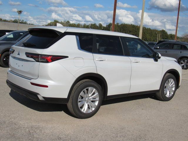 New 2026 Mitsubishi Outlander ES image 3