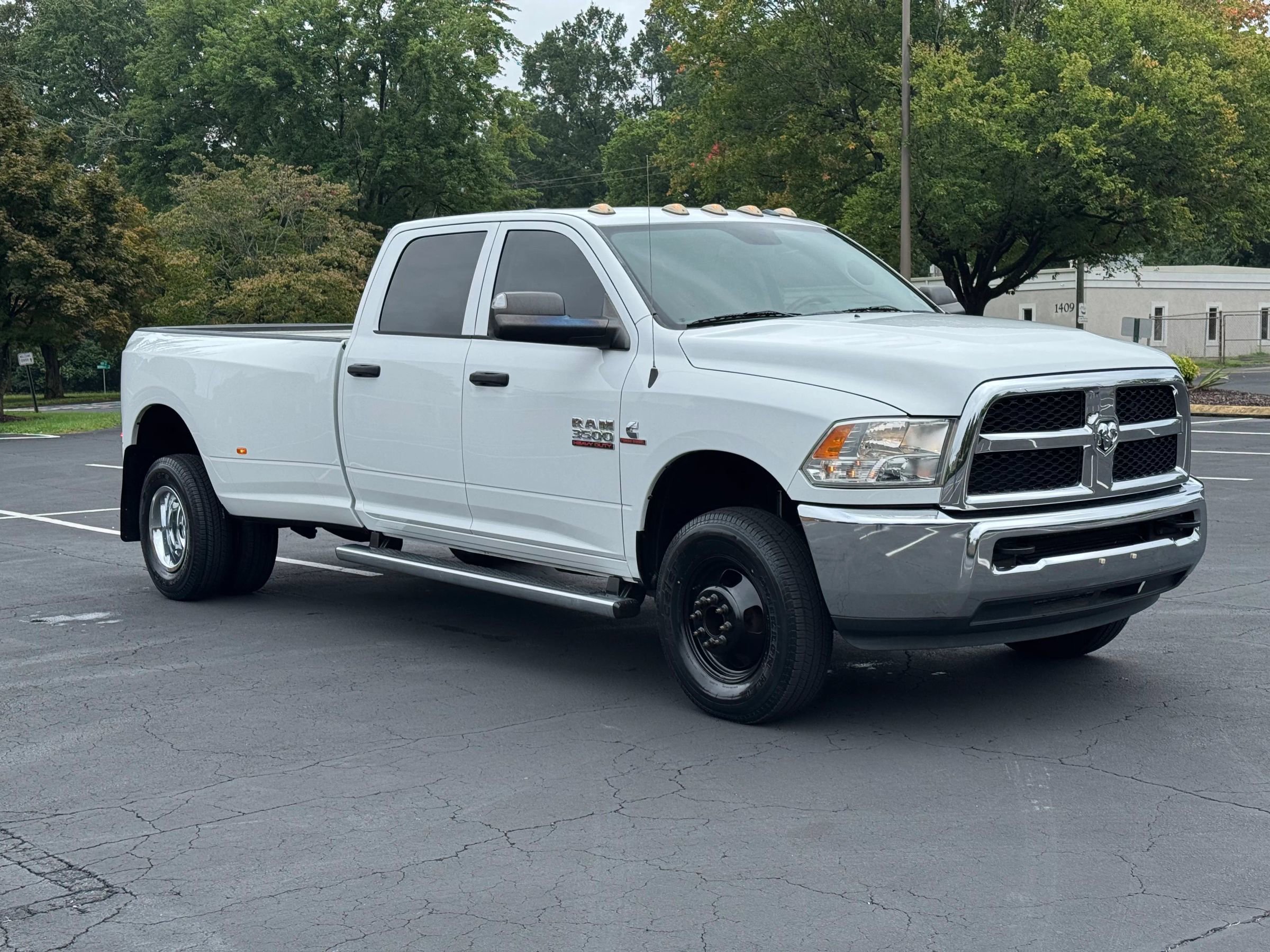 Used 2017 RAM 3500 Tradesman w/ Chrome Appearance Group image 4