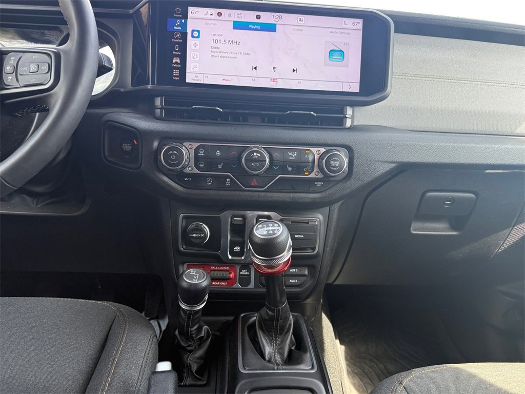 Used 2025 Jeep Wrangler Willys image 11