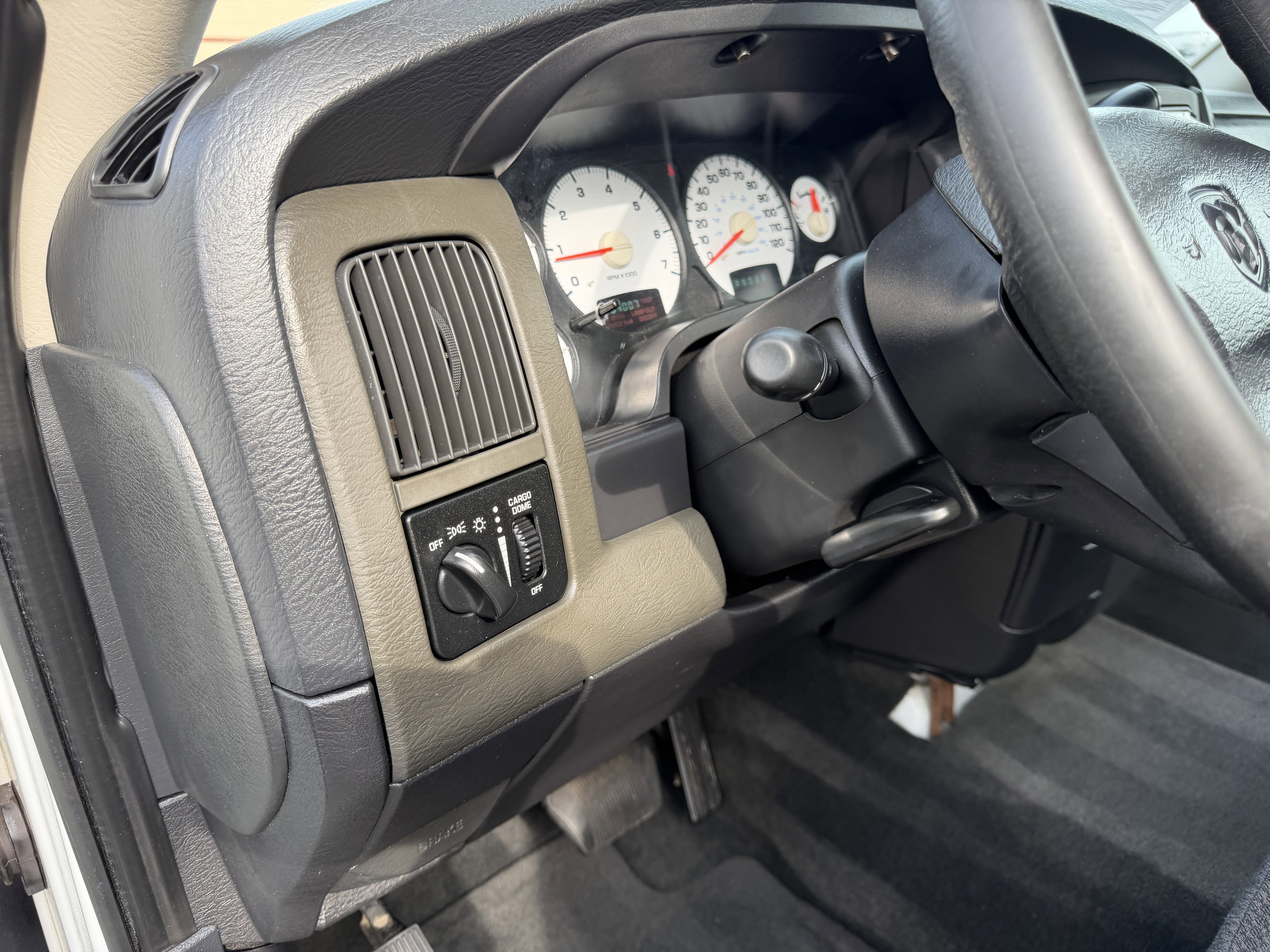 Used 2003 Dodge Ram 2500 Truck SLT image 17