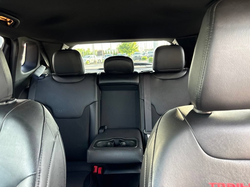 Used 2025 Jeep Compass Trailhawk AWD/4WD image 16