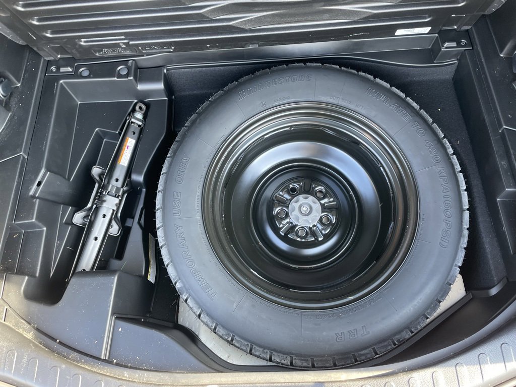 Used 2018 Toyota RAV4 LE image 29