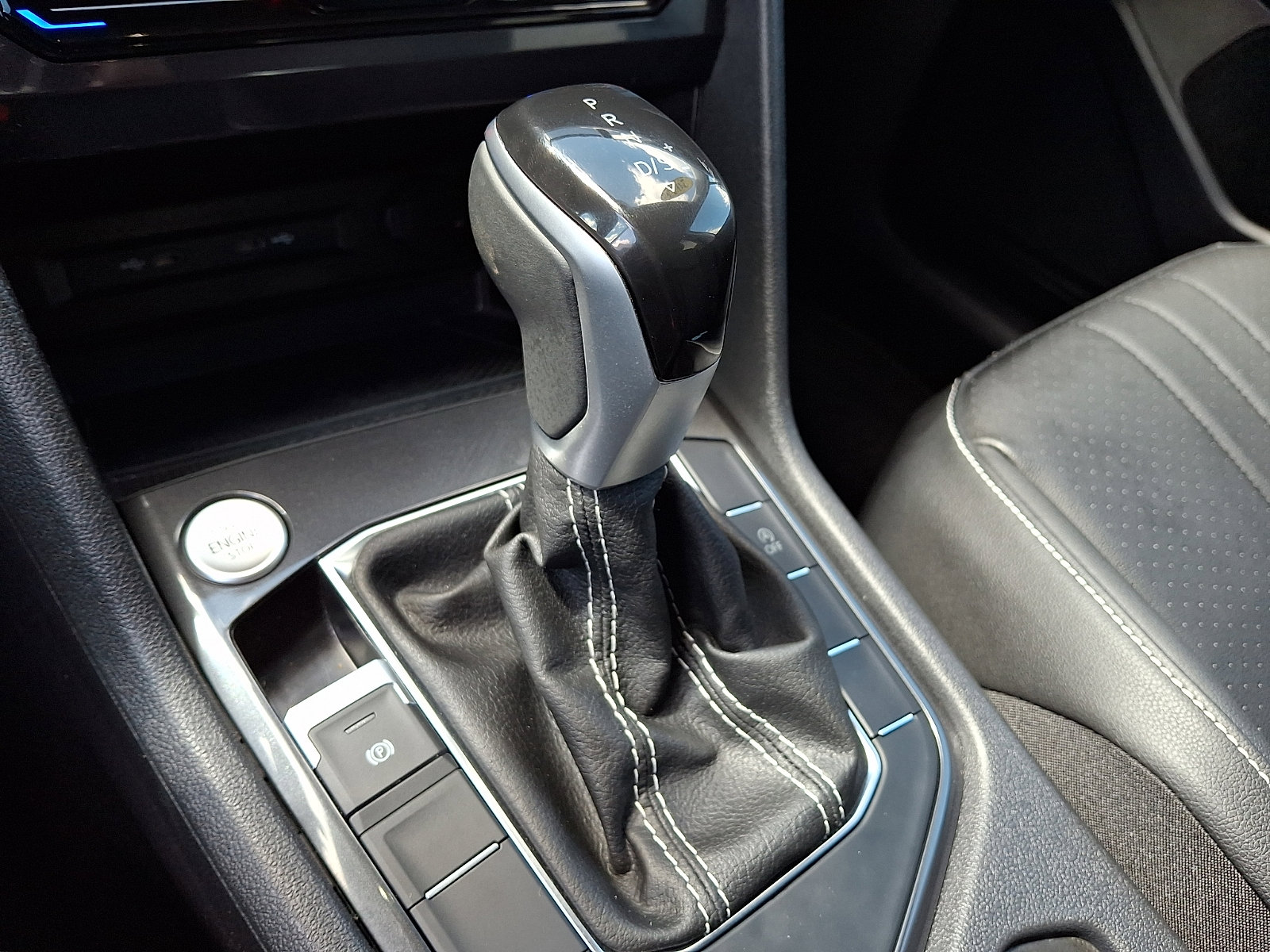 Used 2023 Volkswagen Tiguan SE AWD/4WD image 15