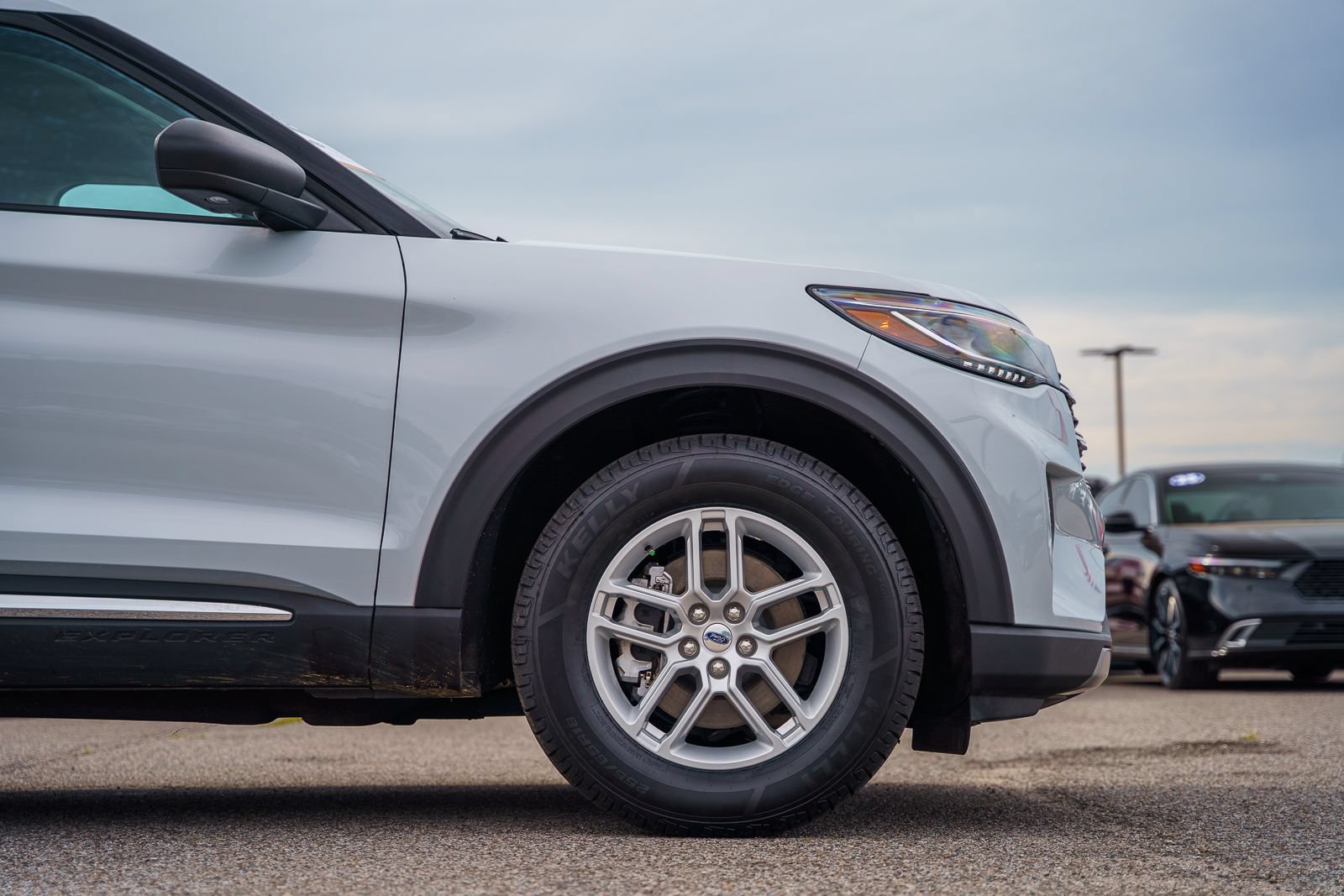 Certified 2025 Ford Explorer Active RWD image 9