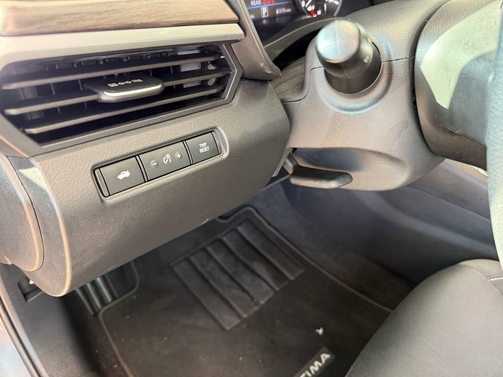 Used 2025 Nissan Altima 2.5 SV image 13