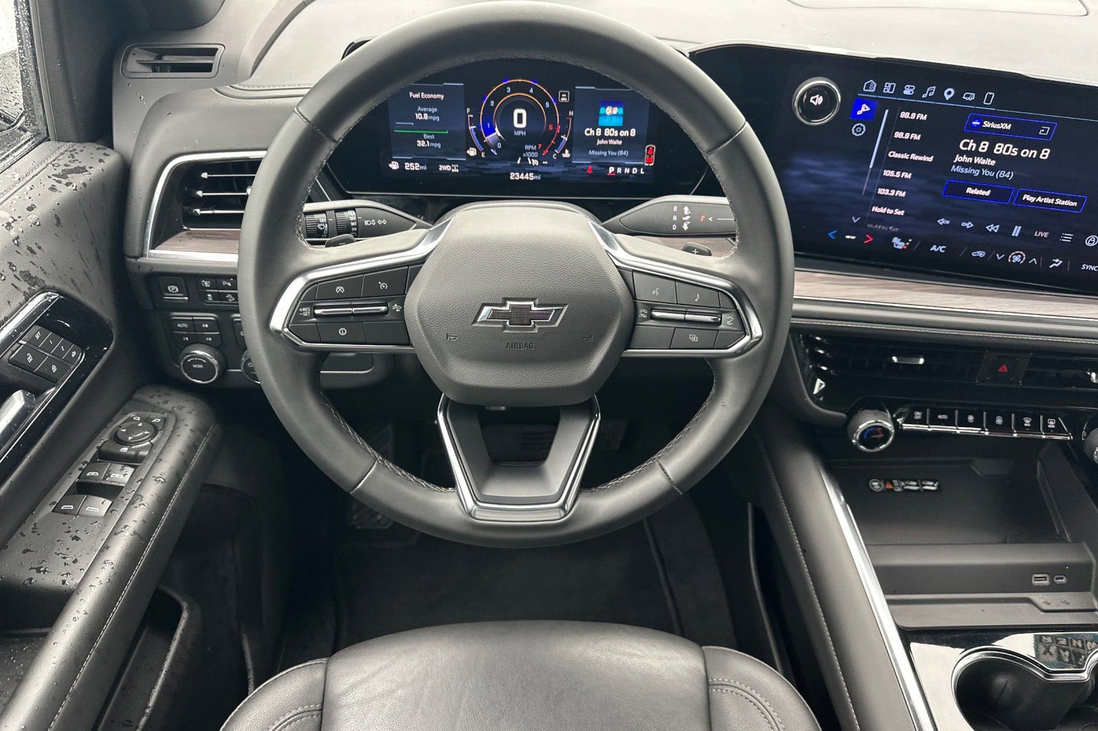 Used 2025 Chevrolet Suburban Z71 AWD/4WD image 13