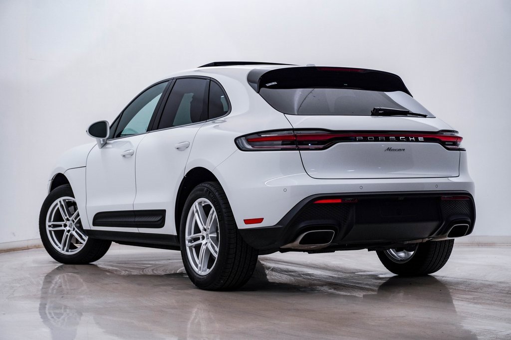 Certified 2025 Porsche Macan image 3